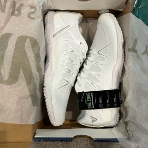 Varsity Spirit Cheer Shoes 7.5 (never worn)